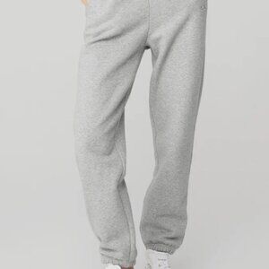Accolade Sweatpant in Heather Grey